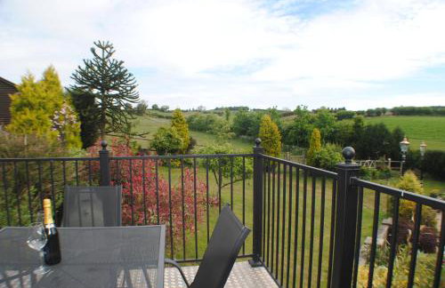 UPSIDE DOWN HOUSE - Sleeps up to 6 Guests - Great for Family and Friends Gatherings,Corporate events ,Near Sherwood Forest at Fairview Farm in Nottingham set in 88 acres - Foto 12