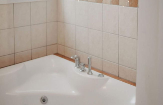 Nice Room With Free Breakfast, Spa Bath - Photo 43