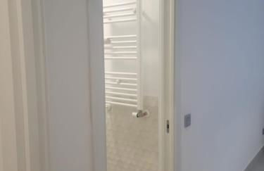 250m Chamartin, 250m plaza castilla, 3 stops Bernabeu - Photo 3