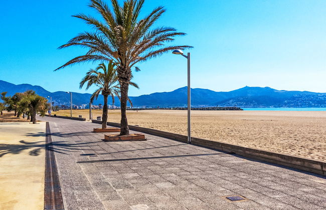 1 bedroom Apartment in Castelló d'Empúries with garden - Photo 15