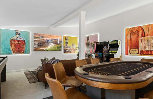 Bourbon-themed home w arcade & hot tub for groups - Foto 55