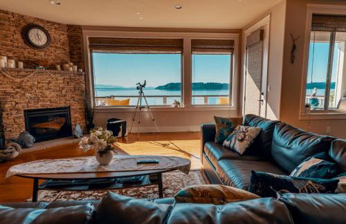 Stunning House with Views of Puget Sound! Ideal for Family Reunions - Photo 16