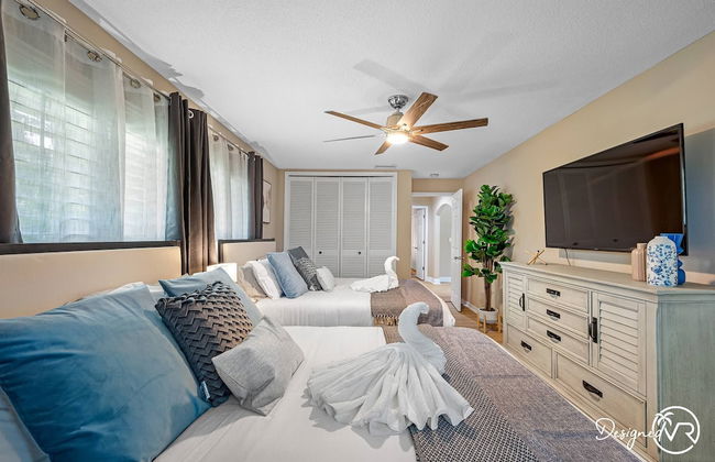 8BR Villa with Heated Pool Near Beach - Foto 9