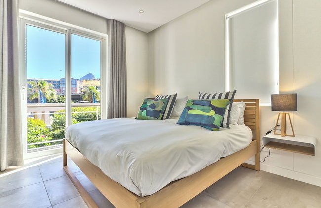 Luxury Three Bedroom Apartment - Fully Furnished and Equipped - Photo 4