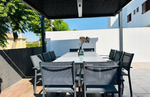 Lux Villa with Year-Round Heated Pool & Game Room - Foto 22