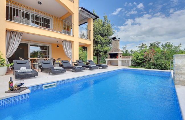 Villa in Rakalj Near Beaches With Pool - Photo 25