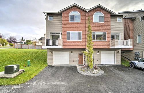 Sleek Escape with Balcony Less Than 1 Mi to 5th Avenue! - Photo 3