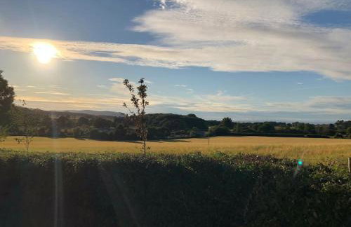 Elmhut Shepherd's Hut with Hot Tub - Foto 25