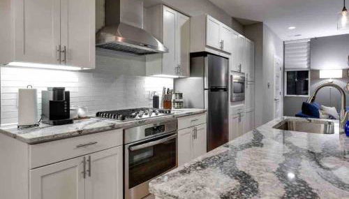 Modern Townhome Near Downtown walk to CWS! - Foto 4