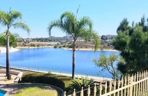 Stunning Panoramic Waterfront Pool Home Escape - Foto 57