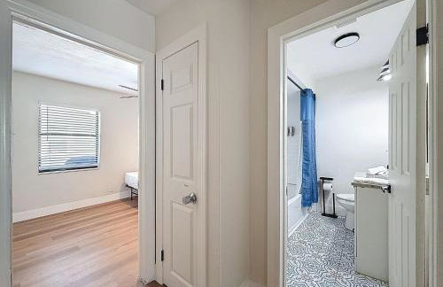 Newly Renovated | Minutes to Riverwalk & Beaches | Tampa Heights - Foto 43