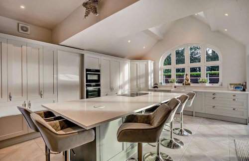 Luxury Detached House in Large Private Grounds, with Outdoor Jacuzzi and Sauna - Foto 66