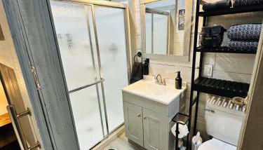 High Noon Hideout Tiny Home in Springtown TX - Foto 5