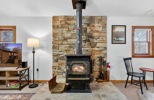 River Access Cabin with Hot Tub, Fire Pit, & WiFi! - Foto 27