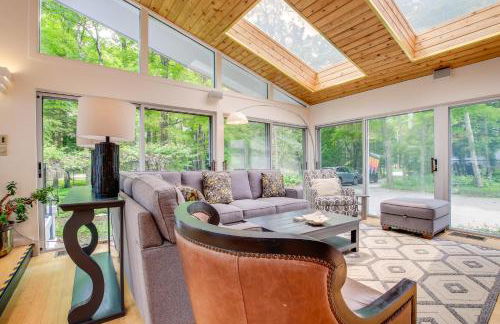 Modern Waterfront Home - 1 Mi to Cave Point Park! - Photo 4