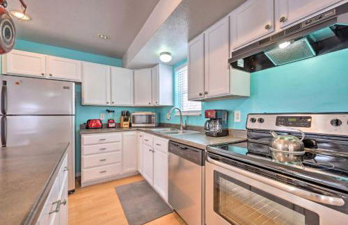 Family-Friendly Logan Farmhouse with Yard and Near USU - Foto 9