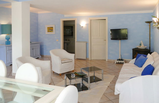 4 bedroom Apartment in Diano Castello with swimming pool and garden - Photo 4