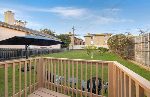 10 Min to the Beach Colorful Home Huge Yard - Foto 6