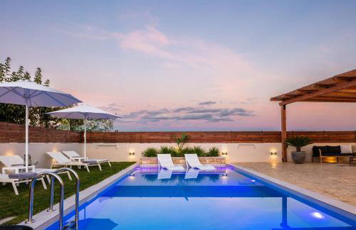 Solis Villa, with Heated Pool & 5 minutes to Beach, By ThinkVilla - Photo 12