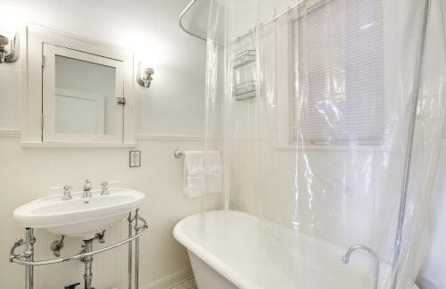 Walk to The Grandin Theatre Roanoke Unit with Yard! - Foto 14