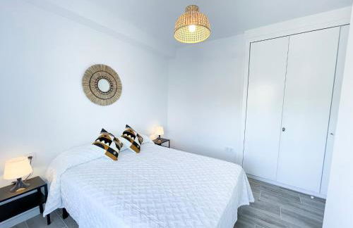 NUEVO, primera linea de playa, con piscina y vistas al mar - Foto 28