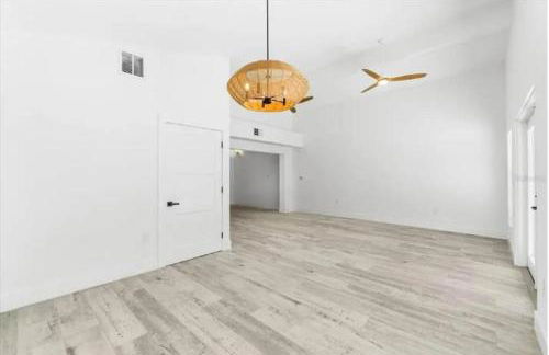 Blue Lagoon Hideaway 3BR Coastal Chic Retreat - Photo 33