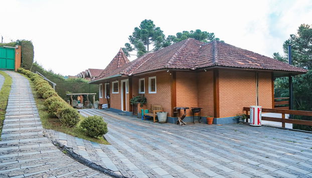 Chalé Belga em condomínio - 1,2 km do Centro Turístico Capivari - Foto 2, Imagen principal