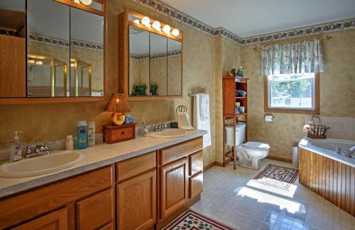 Waterfront Vandalia House with Dock on Donnell Lake! - Foto 14