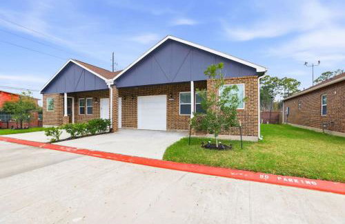 O30A Single-Story 2BR Townhome w King Beds, Workspace, Yard - Foto 25