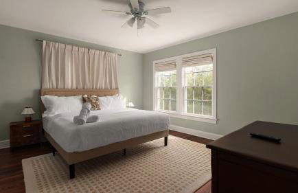 Southern Charm off The Square Sleeps 10 Firepit - Foto 8