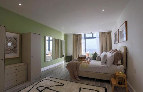 Luxury 1BR Seafront Apartment - Photo 12