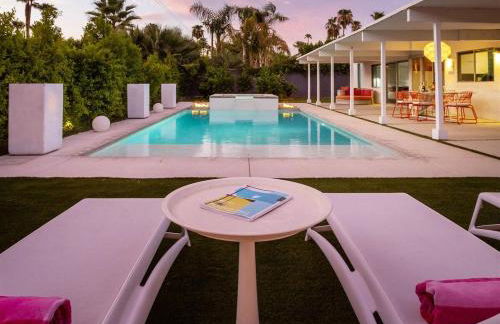 As seen on HGTV Desert Flippers The Pink Door - Foto 9