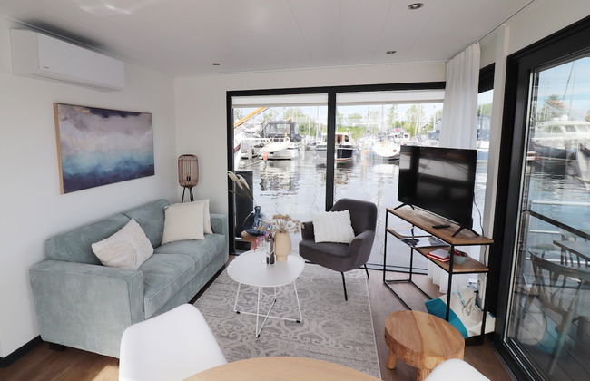 Houseboat in Lemmer With Harbor Views - Photo 12