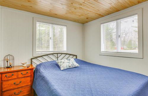 Cozy Wellston Cabin - Walk to Crystal Lake! - Foto 15