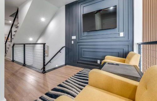 Luxurious Newly Built 5BR 5BA | Rooftop W/ Grill - Foto 17