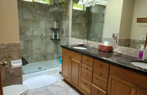 Expansive Dual-Kitchen Retreat - Foto 17