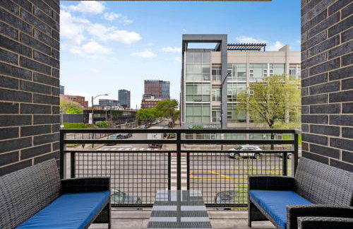 1 Free Parking Gym Balcony Sleeps 10 - Photo 31