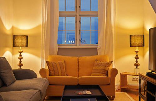 GUT KLETKAMP "Storchennest" - Ferienwohnung im Schlossturm mit 3 Schlafzimmern I Panorama-Turmzimmer mit Naturblick I Gemeinschaftsgarten I 15 Min zur Ostsee I Küche I Parkplatz I WLAN - Foto 25