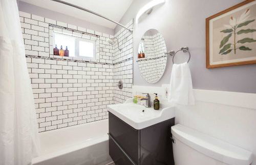 Single-Level 2BR Retreat w Hot Tub & Office - Foto 4