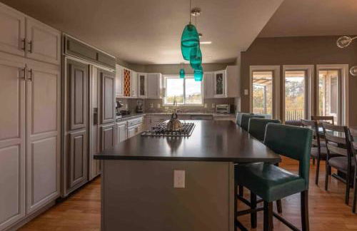 Massive 4 bedroom home Sleeps 19 - Foto 5