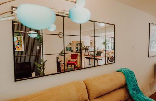 NovaCrest - Stylish 3 Bedroom with Parking - Sleeps 5 - Foto 18