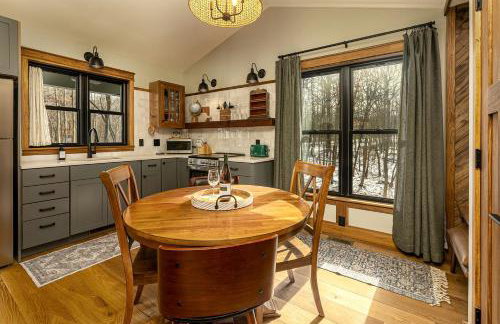 Chic Modern Cabin with Jacuzzi Ideal for Couples in Carbondale, Illinois - Foto 30