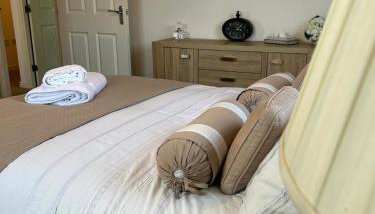 Uxbridge-Modern 2 bed Apt with Lift & Parking - Foto 3, towels