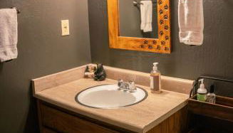 Sierra Cabin w NEW Hot Tub Walk to Town - Photo 4