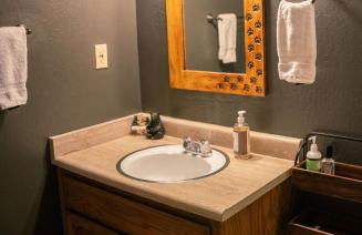 Sierra Cabin w NEW Hot Tub Walk to Town - Photo 4