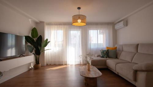 Apartamento nuevo en el Puerto a 10 min de la playa con balcón - Photo 2