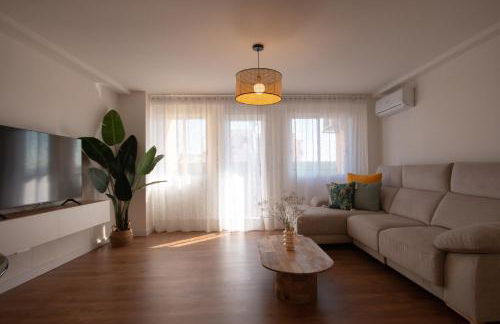 Apartamento nuevo en el Puerto a 10 min de la playa con balcón - Photo 2