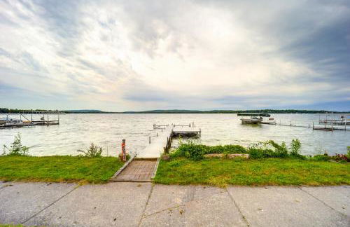 Waterfront Alanson Cottage with Dock and Lake Access! - Foto 2