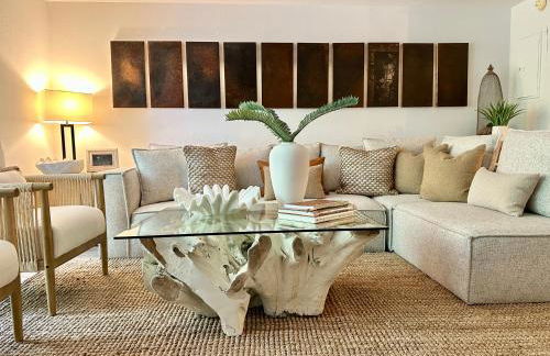 Villa Valbuena Palm Oasis In-Laws Quarters 4-Story Unit With Rooftop Retreat - Photo 57