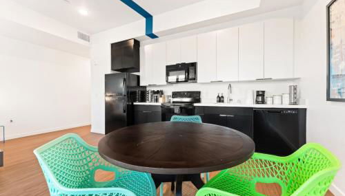 Chic Studio with Stunning DTLA Views, Walk to Metro - Foto 3